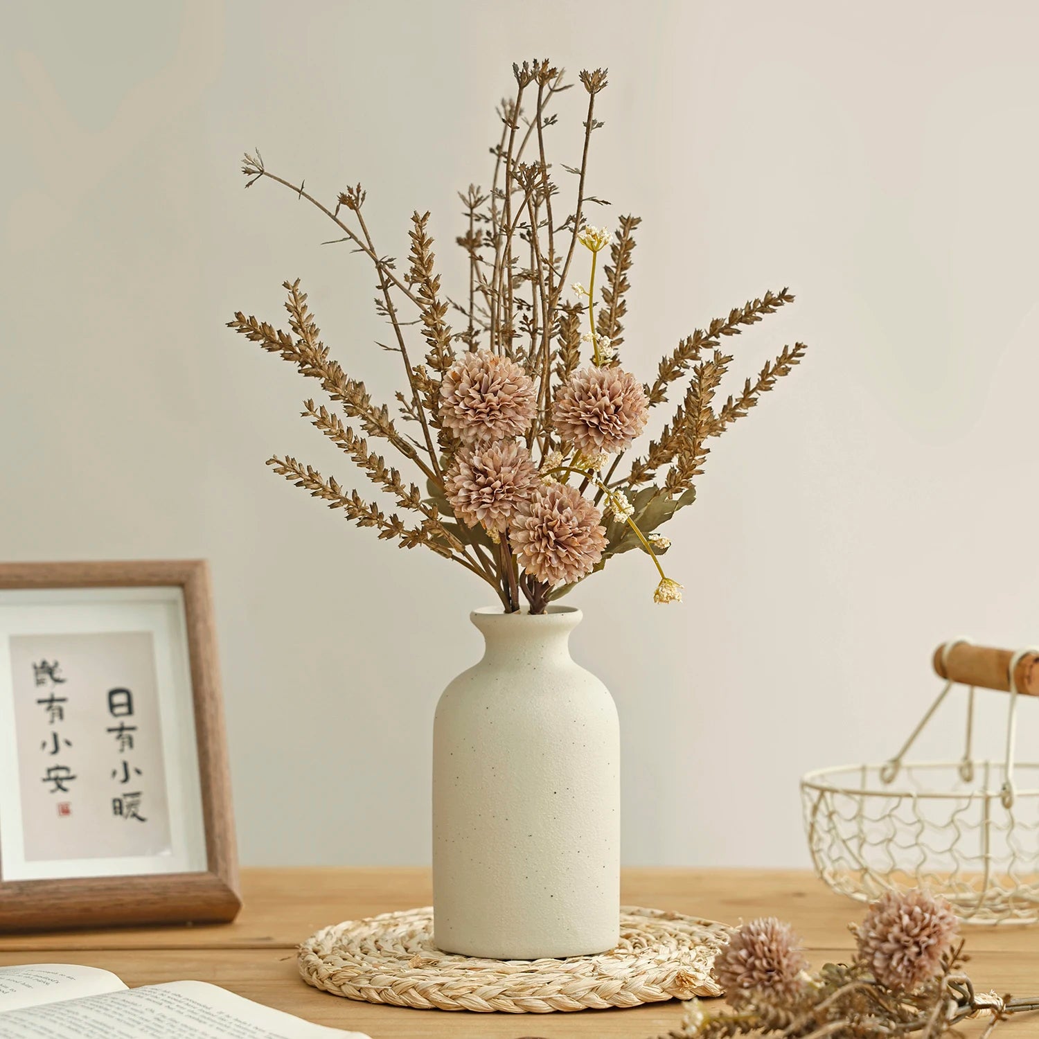 Vase blanc géométrique – décoration intérieure moderne